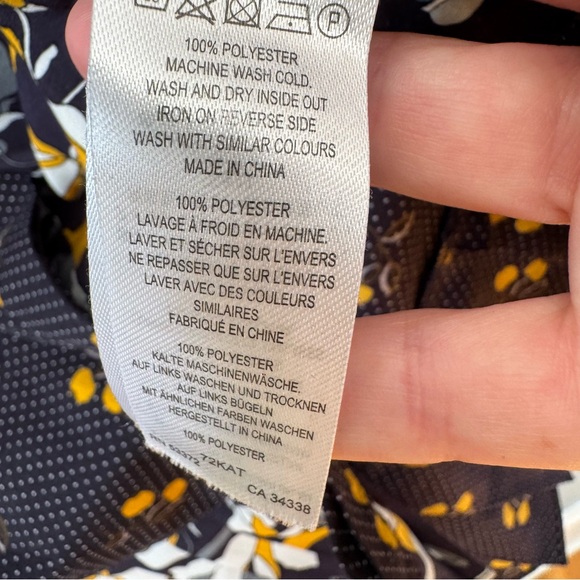 French Connection Aventine Light Pleated Shirt. Size Medium - Picture 12 of 15